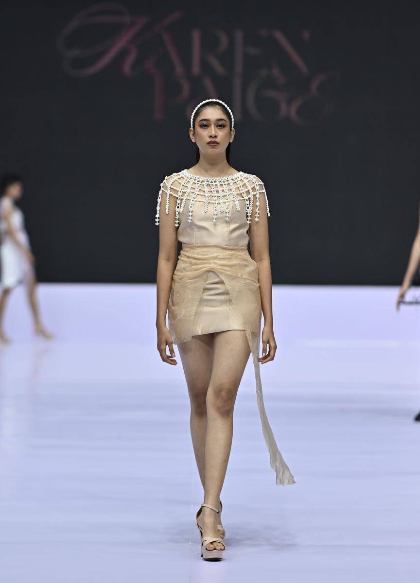 koleksi outfit edgy modern dari Taylor's University (Doc. UIC College)